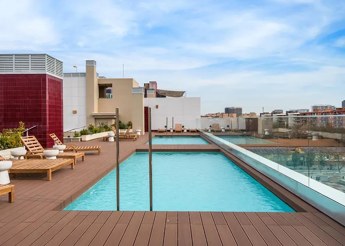 Diagonal Mar Oasis With Pool And Parking